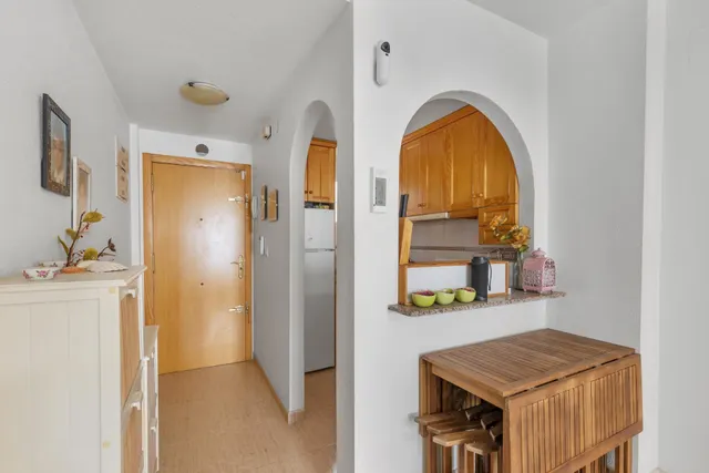 Apartamento de 2 dormitorios con piscina, garaje y trastero cerca del centro de Torrevieja — 11