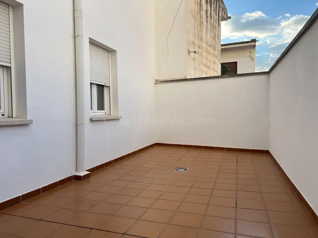 PISO 2 habitaciones CON PATIO EN EL CENTRO — 2