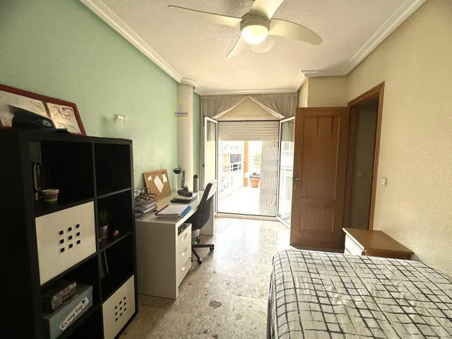 Dúplex de 4 dormitorios, cochera y patio en San José — 27