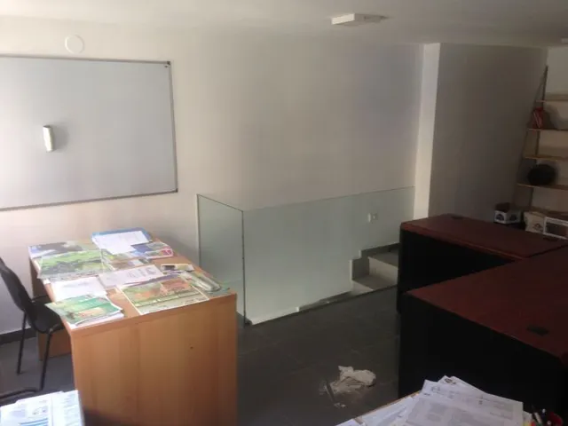 OFICINA DE ALQUILER ZONA ALTA — 8