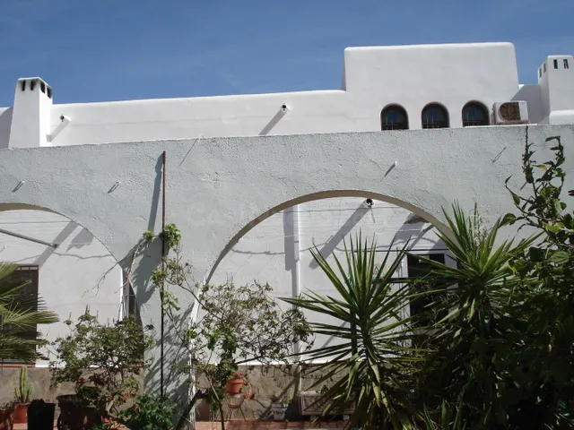 Casa con terreno, cuatro dormitorios, finca, cortijo y resta - foto 3
