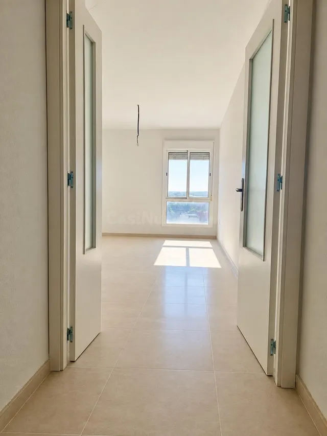 Piso VPO de 3 dormitorios con garaje y trastero en Écija - foto 2