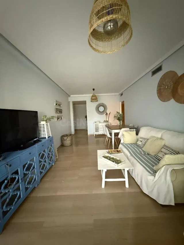 Piso luminoso con vistas al mar, piscina y garaje en Dénia - foto 4