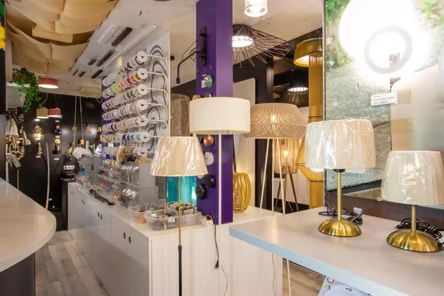 SE VENDE TIENDA DE iluminación EN PLENO RENDIMIENTO POR JUBILACION — 5
