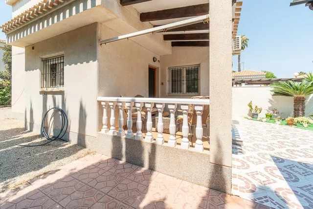 Chalet pareado en Playa Flamenca - foto 3