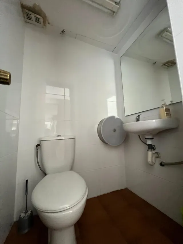 DESTACABLE Y PECULIAR LOCAL en VENTA o ALQUILER en Martorell. — 13
