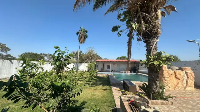 82.000$us Bonita casa con Piscina en Cotoca, Villa esmeralda — 10