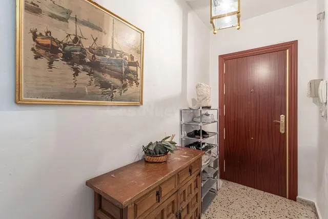 Piso 4 dormitorios en C/ San Juan de Dios de Granada. — 2
