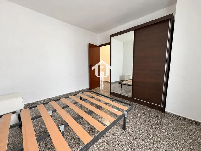 Ático en exclusiva totalmente reformado de 56 m2 con terraza en zona benalúa de Alicante: edificio con ascensor — 34