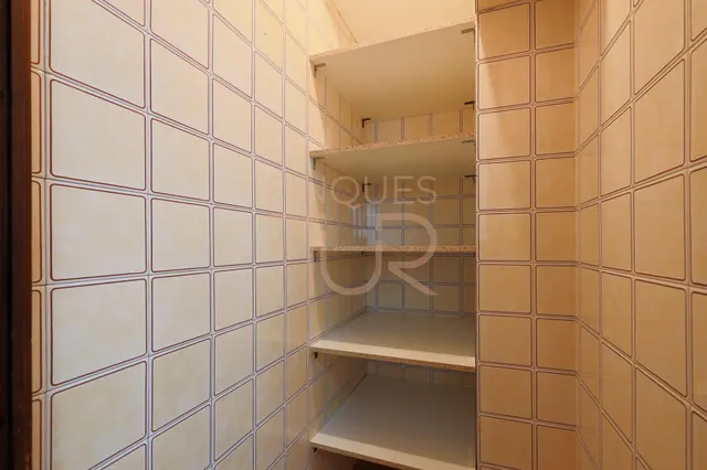 VENTA de AMPLIO en BREDA:  4 DORMITORIOS, MUY LUMINOSO y JUNTO al CENTRO DE BREDA — 10