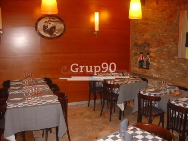 Hostal-Restaurante en la plaza del pueblo — 5
