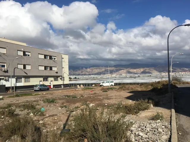Venta de Terreno Urbano consolidado en Roquetas de Mar - Alm - foto 3