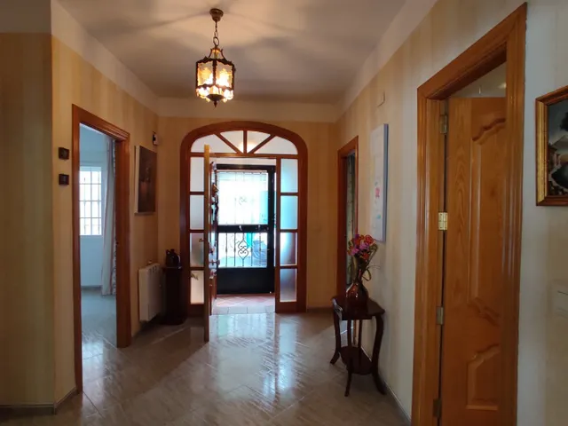 CASA EN UNA PLANTA !! Tres dormitorios, dos baños, patio, cochera. — 21