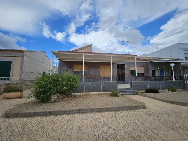ESPECTACULAR CHALET EN PRIMERA LÍNEA DE PLAYA — 4