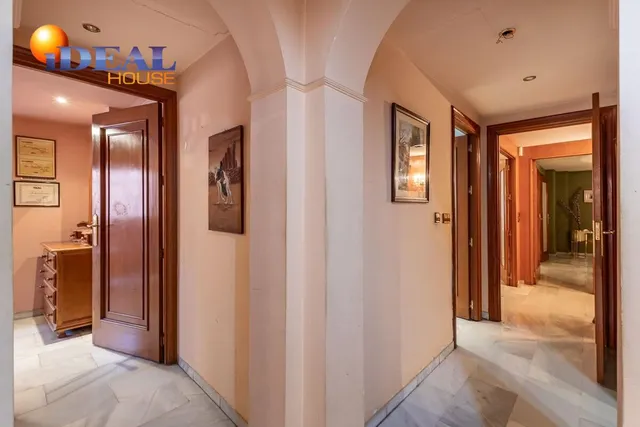 EXCLUSIVO PISO CON JARDÍN PRIVATIVO EN UNA DE LAS MEJORES URBANIZACIONES DE GRANADA — 29