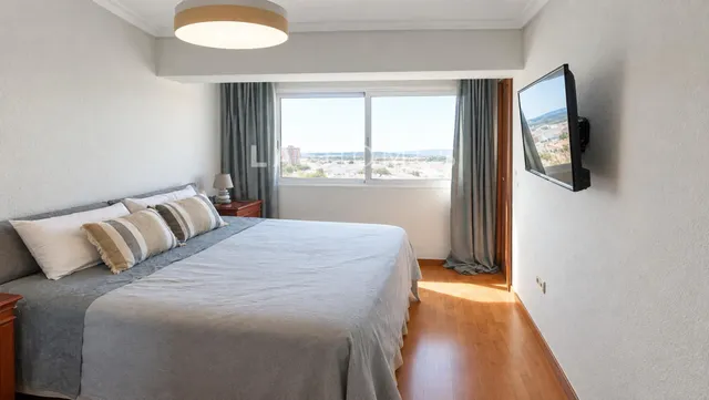 Vivienda reformada en 11ª planta con vistas panorámicas — 7