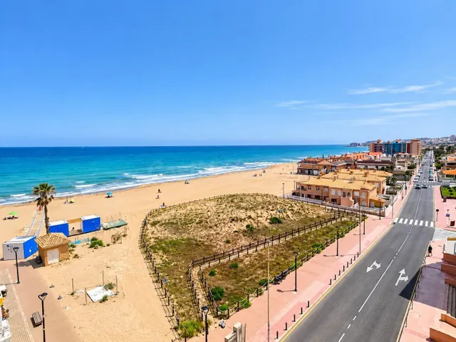 Ático de Ensueño en Primera Línea de Playa en La Mata - foto 3