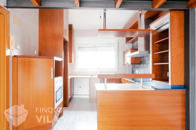 Piso dúplex en pleno centro de Caldes. Ascensor, terraza, 2 balcones y parking incluido. — 24