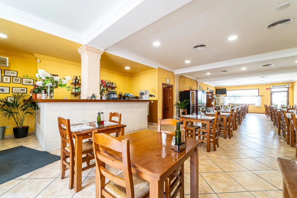 Restaurante de 541m2 en pleno funcionamiento en Maria de la Salud