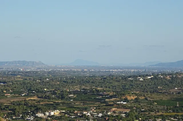 Deja de imaginar y construye la vivienda de tus sueños con vistas panorámicas y proyecto viable" — 20
