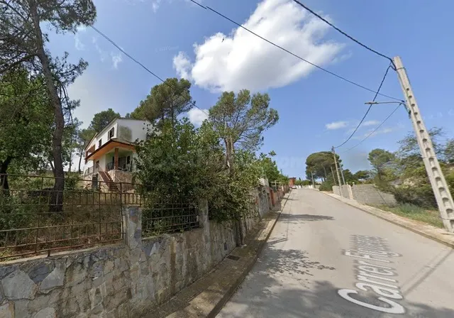 SE VENDE CASA OKUPADA en Calle Figueres-Pinedes Nº 24 Torre  - foto 2