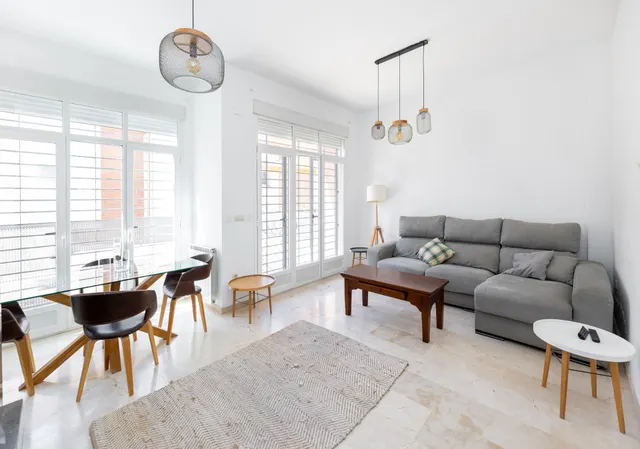 Casa Adosada Ideal en Urbanización con Piscina - foto 4
