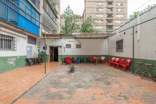AMPLIO LOCAL CON TERRAZA Y MULTIPLES POSIBILIDADES!!!!!!!!!! — 20