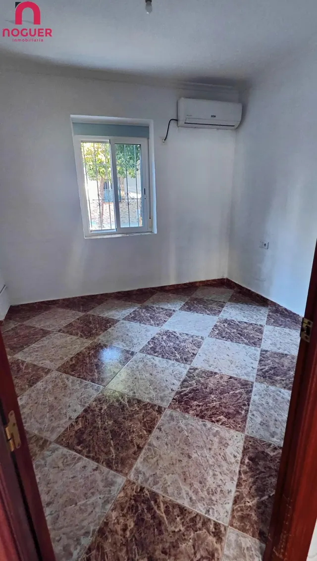 Casa en cañero de una sola planta con patio — 7