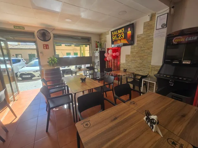 SE VENDE BAR-CAFETERIA CON INQUILINO RENTABILIDAD 8% - foto 3
