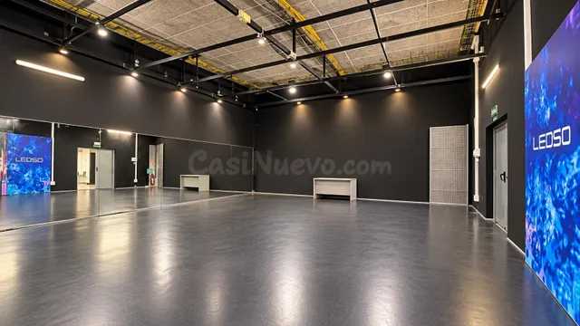 Espacioso local con despachos, salas independientes y terraza — 3