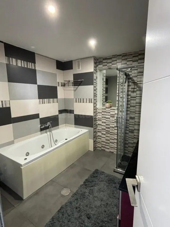 Exclusivo apartamento reformado con impresionantes vistas al mar en una de las mejores zonas de Torremolinos — 4
