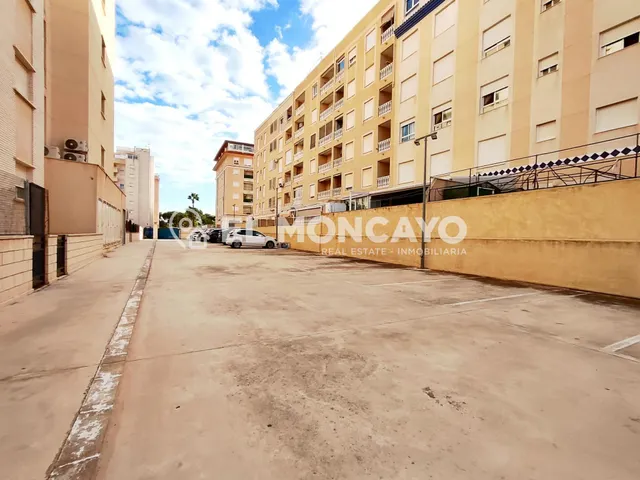 Fantástico apartamento con amplia terraza en Guardamar del Segura, Alicante, Costa Blanca — 21