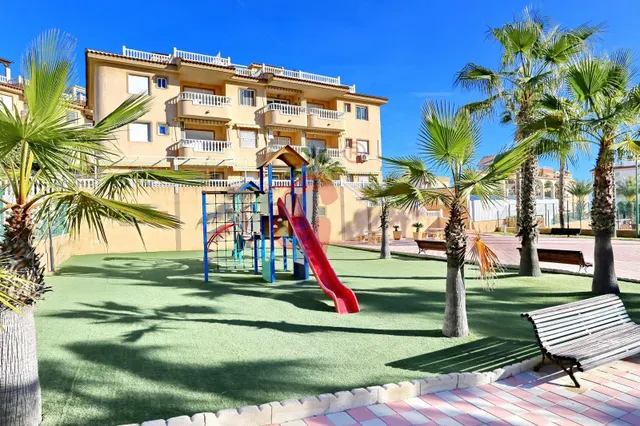 ¡Planta baja a la venta en el Pinar de Guardamar! Orientación oeste, cochera opcional — 28