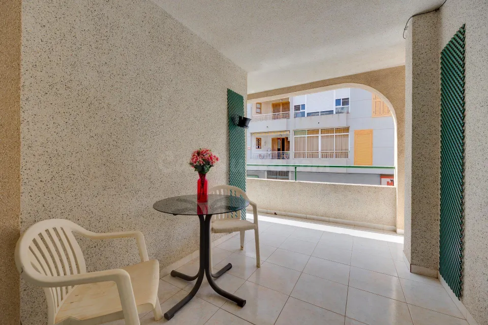 Amplio Apartamento en Acequion, Torrevieja - ¡A solo 250m de la Playa!