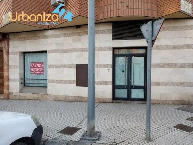 Oportunidad de Inversión: Local Comercial en Badajoz — 2