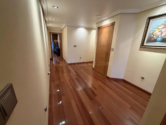 Chalet independiente con 400 m2 construidos, gran parcela y garaje — 4