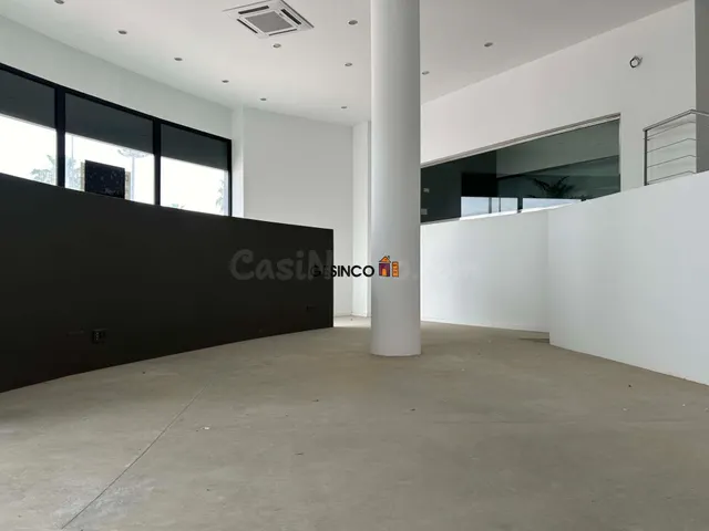 CONJUNTO DE LOCALES EN ZONA COMERCIAL, FRENTE CAMPO DE FUTBO - foto 5