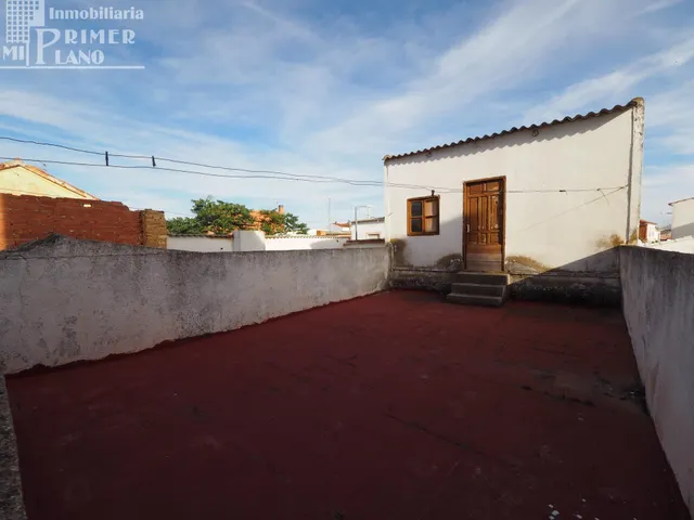 Amplia Casa en Tomelloso con Acceso a Dos Calles por solo €155,000 — 12