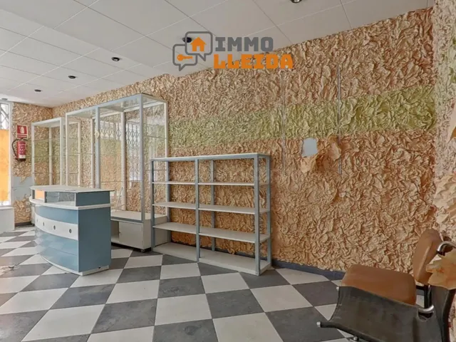 Local comercial con doble acceso en el centro de Balaguer - foto 4