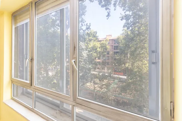 Piso en esquina con terraza y vistas a Plaza Mariana Pineda, Granada — 23