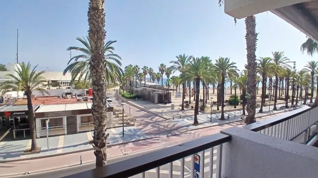 Piso Reformado en Primera Línea del Paseo Miramar - Salou - foto 2