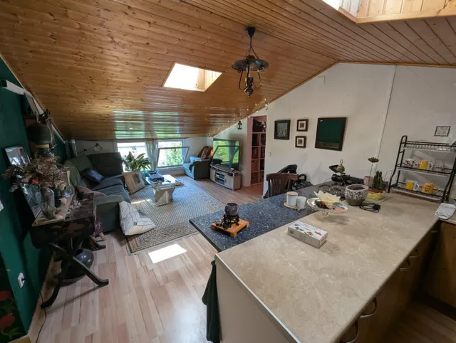 INCREIBLE CASA FAMILIAR CON SOLERA — 43
