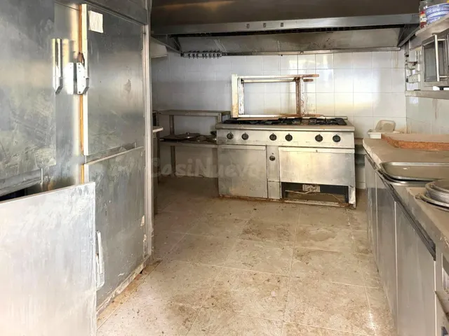 LOCAL COMERCIAL DE 117 m2 CON MÚLTIPLES POSIBILIDADES EN VEN - foto 4