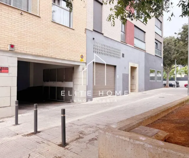 PLAZA DE GARAJE EN CUIDADA URBANIZACIÓN EN ZONA SUR — 7