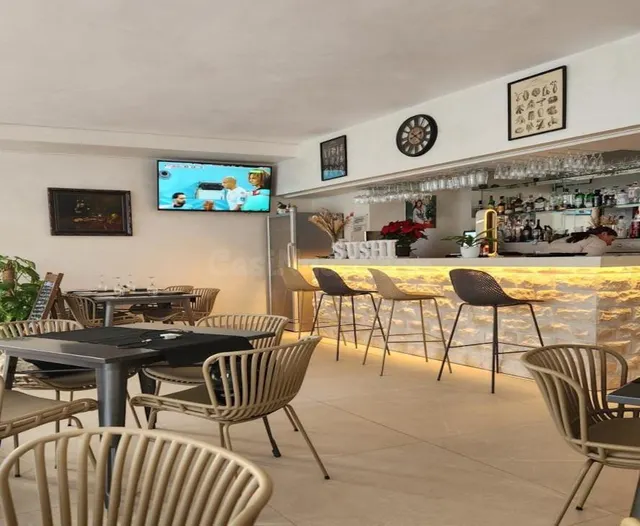 Bar-Restaurante en Venta con Rentabilidad en centro de Tos