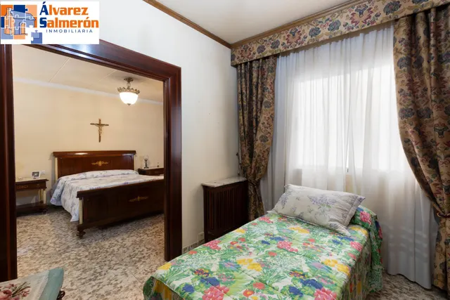 Amplia vivienda en pleno centro de Granada — 12