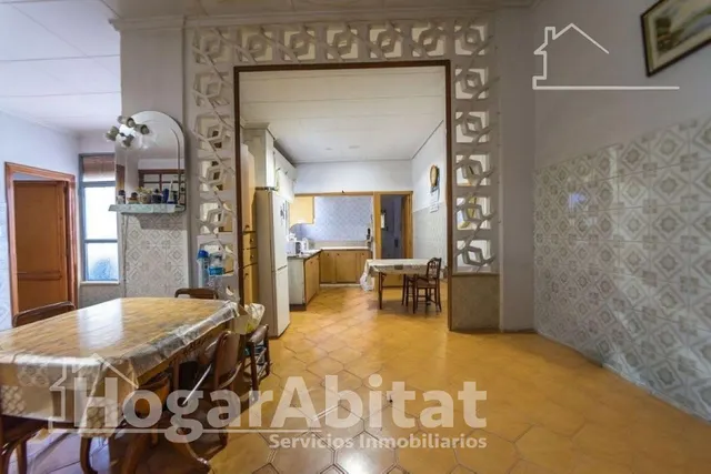 MUY AMPLIA Y LUMINOSA EN REAL VALENCIA — 17