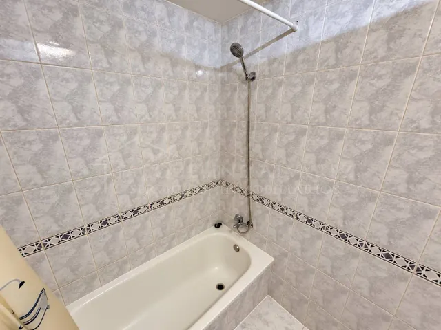 PISO DE 3 DORMITORIOS EN URBANIZACION CON PISCINA — 12