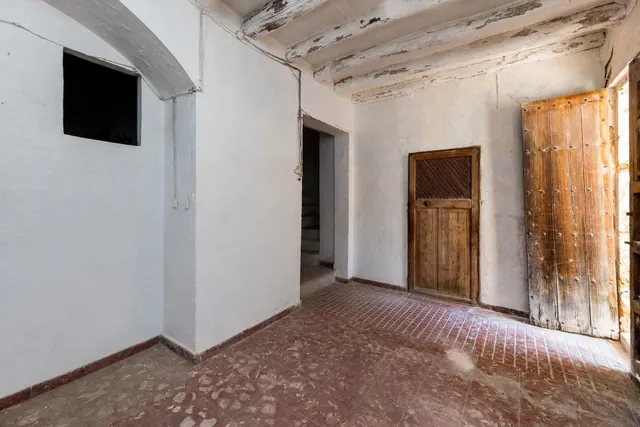 ADOSADO CON PATIO EN EL CENTRO DE LLUCMAJOR PARA REFORMAR — 40