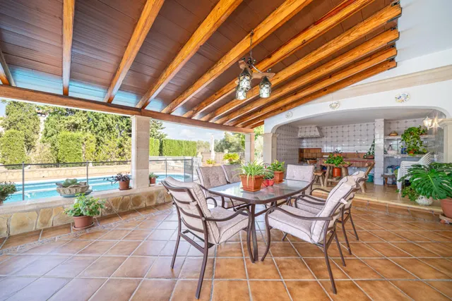 Chalet urbano con piscina y jardín en Sa Cabaneta - foto 4